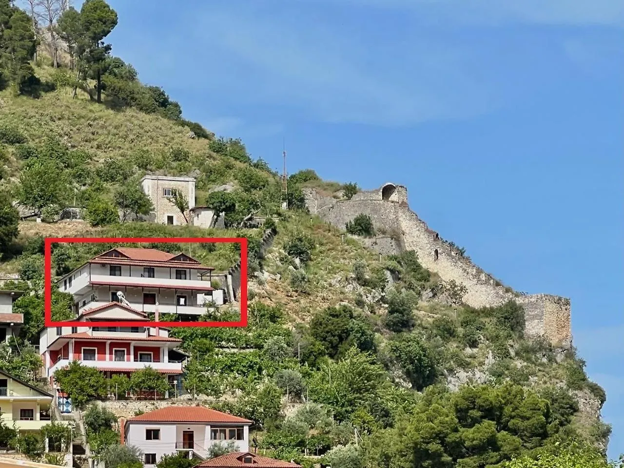 Vila Luen Berat 0*,  Albania